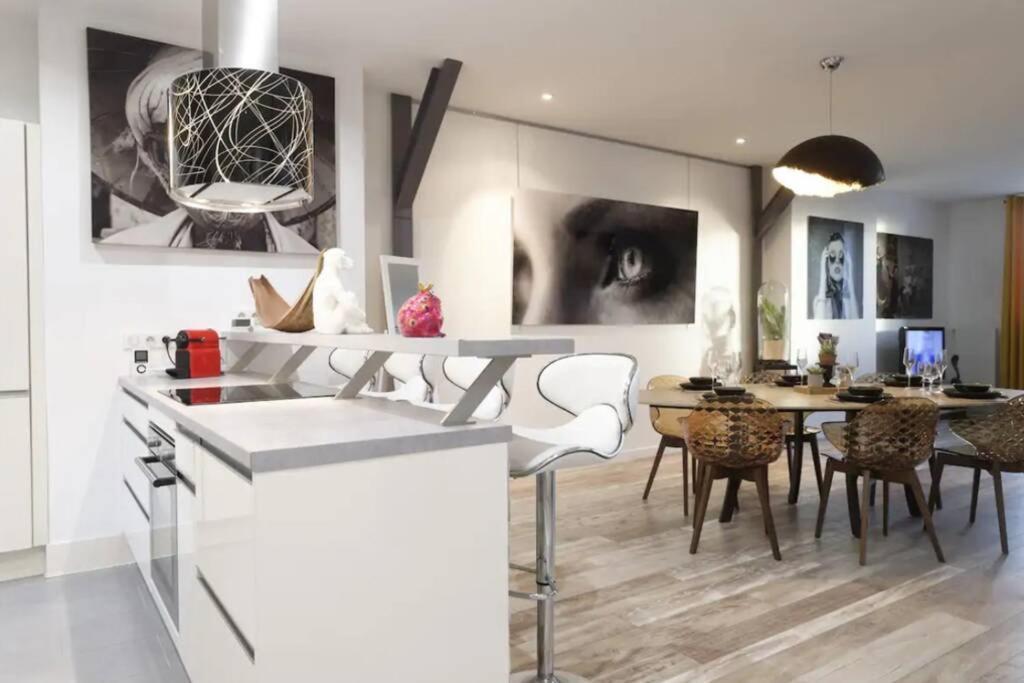 Reims Centre : Appartement Lumineux Et Atypique 46, Place D'Erlon Bagian luar foto