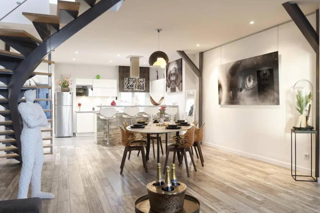 Reims Centre : Appartement Lumineux Et Atypique 46, Place D'Erlon Bagian luar foto